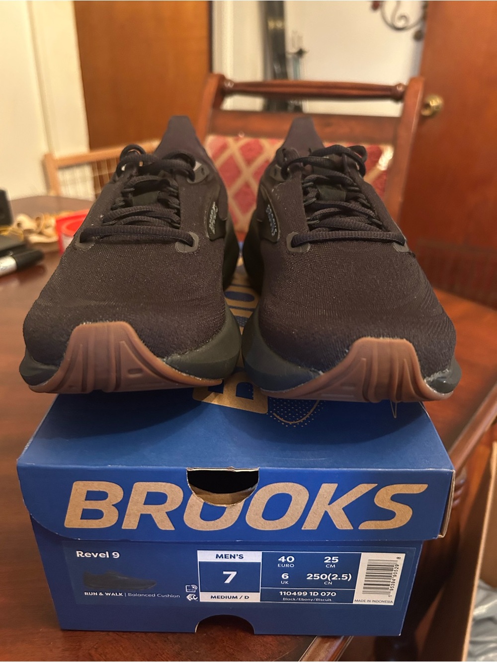 Brooks Men's Athletic Shoes in Black with Brown Outsole
